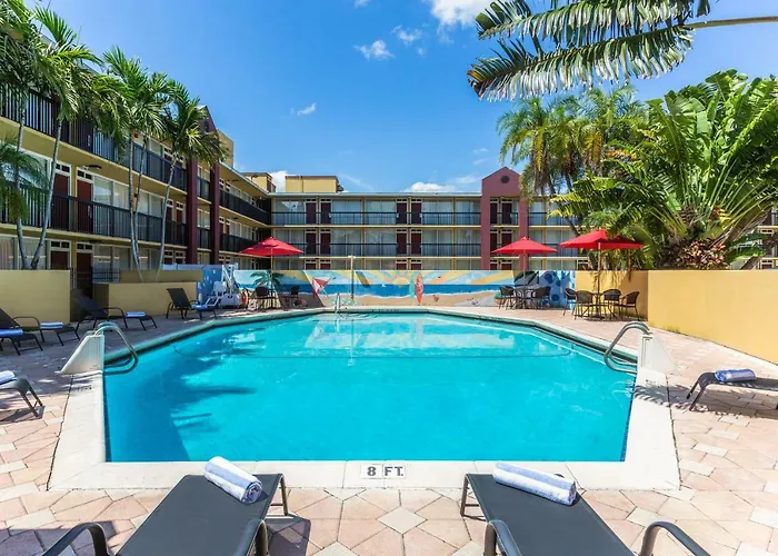 The Link Hotel On Sunrise